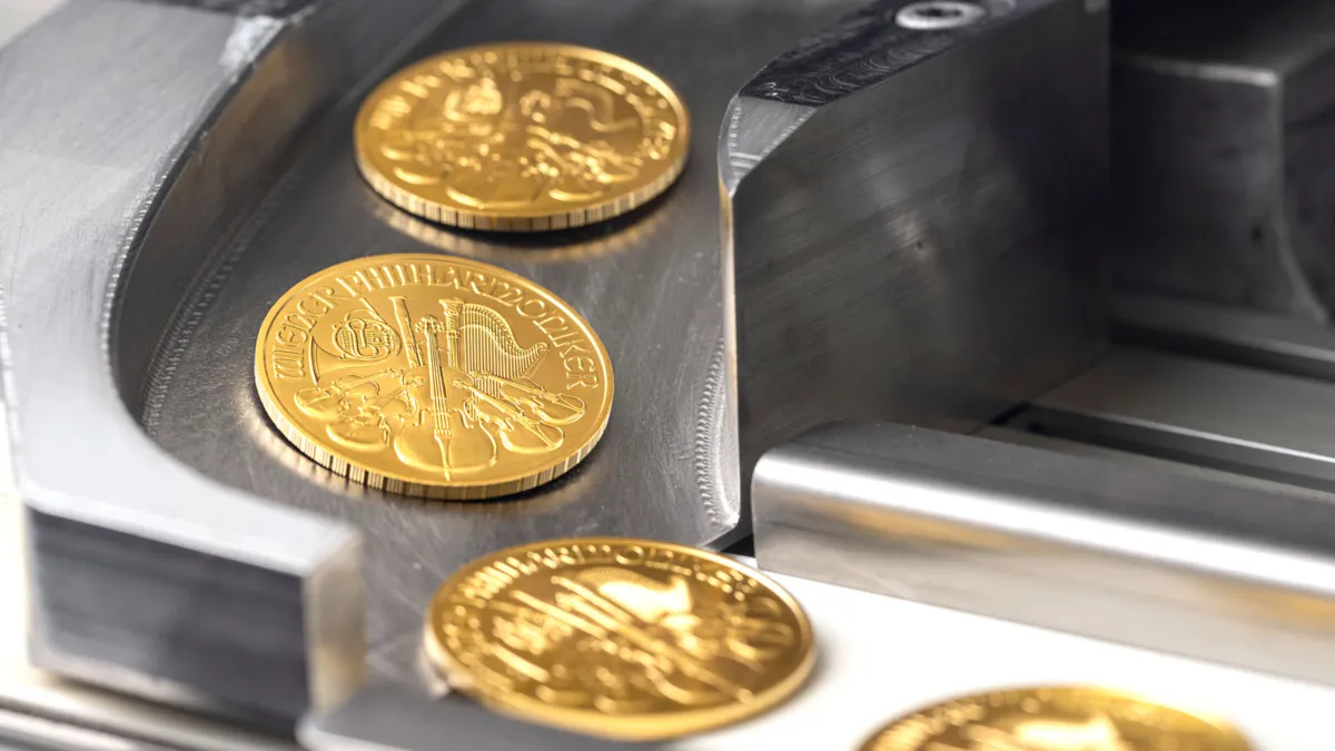 Gold Philharmoniker-Münzen auf Maschine Headerbild 2560x1440
